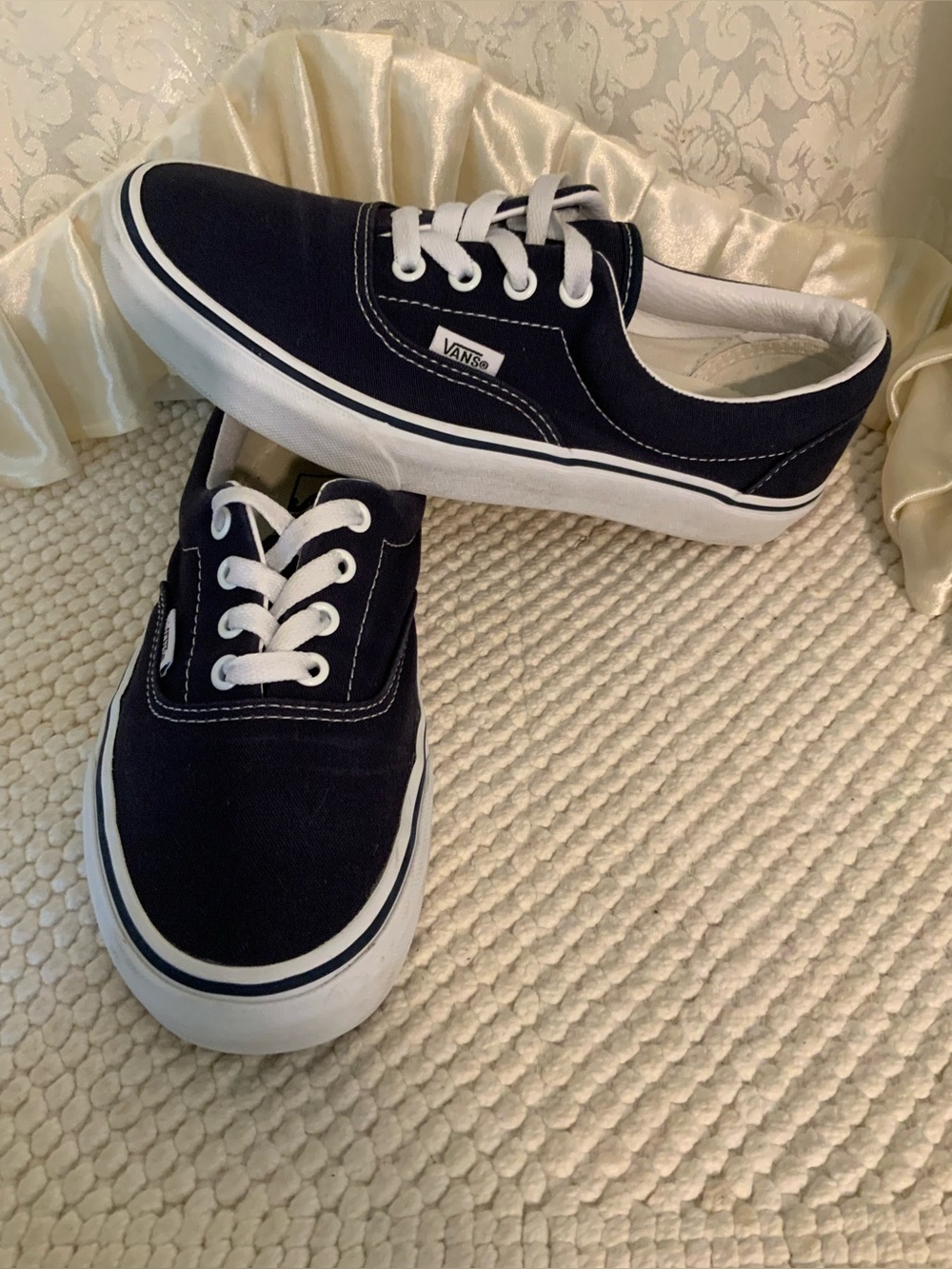 VANS - Picture 2 of 12